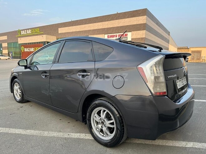 Toyota Prius-5