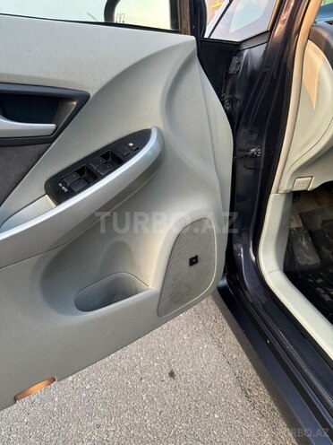 Toyota Prius-12