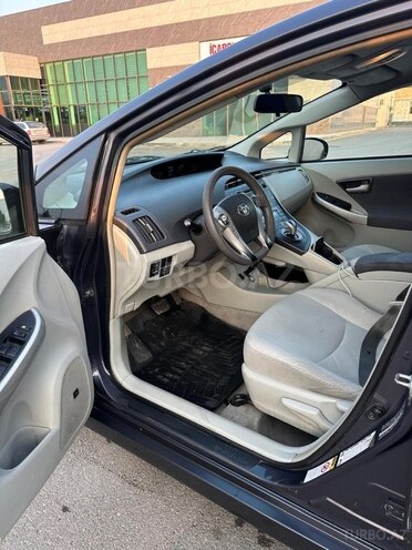 Toyota Prius-10