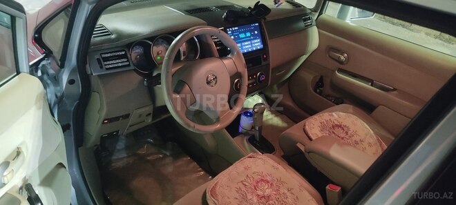 Nissan Tiida-5