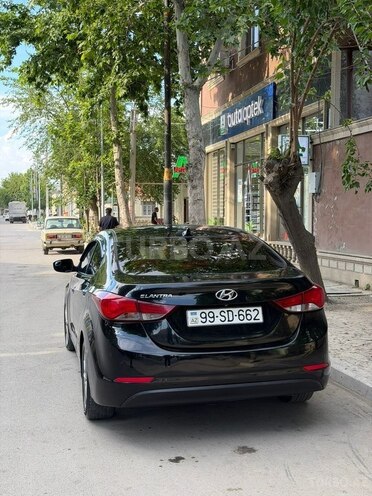 Hyundai Elantra-2