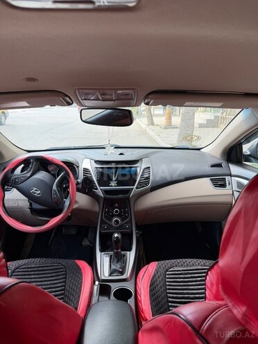 Hyundai Elantra-3