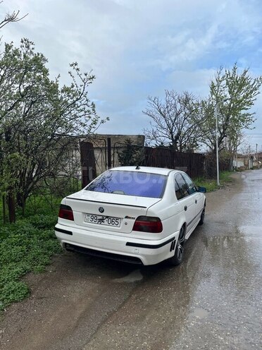 BMW 523-2
