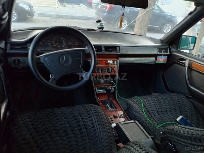 Mercedes 220 E-7