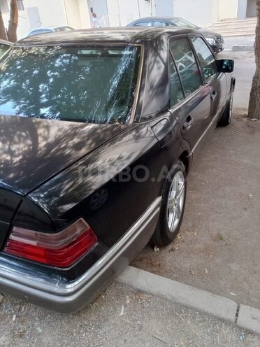 Mercedes 220 E-2