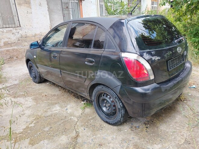 Kia Rio-5