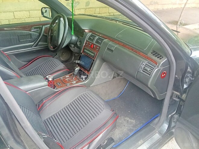 Mercedes E 240-6