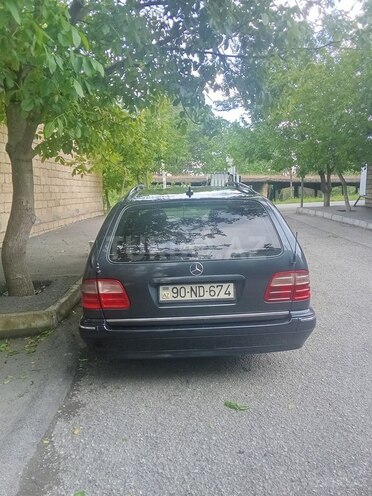 Mercedes E 240-3