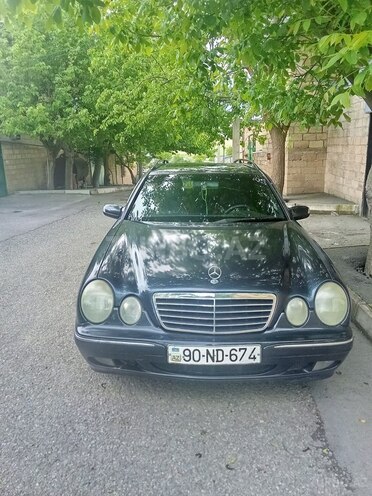 Mercedes E 240-1