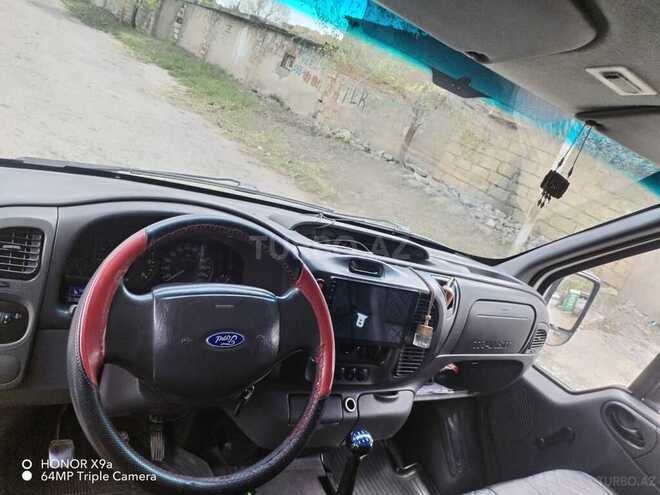 Ford Transit-5