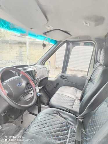 Ford Transit-3