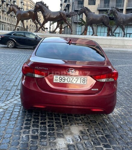 Hyundai Elantra-2