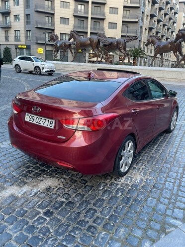 Hyundai Elantra-3