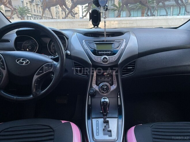 Hyundai Elantra-8