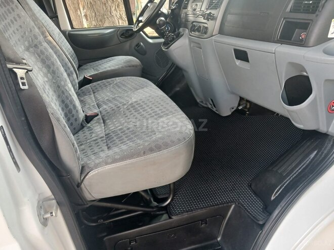 Ford Transit-7