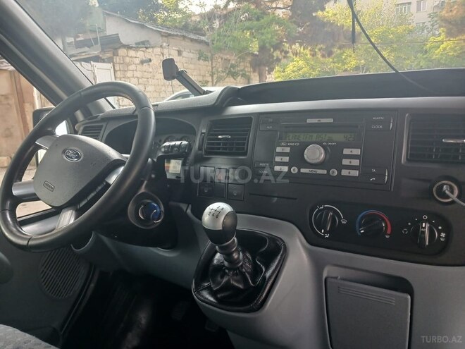 Ford Transit-4