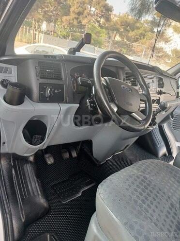 Ford Transit-3