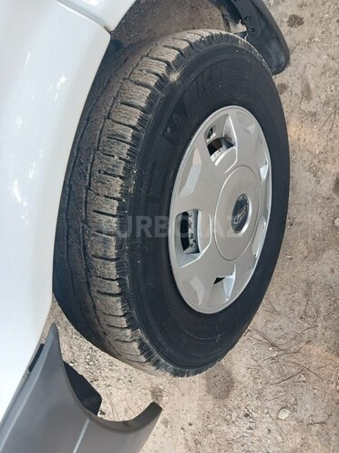 Ford Transit-10