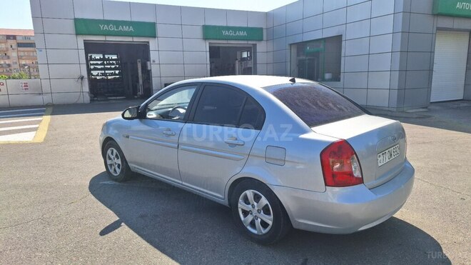 Hyundai Accent-7