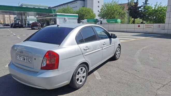 Hyundai Accent-8