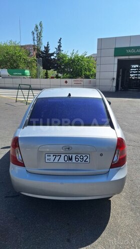 Hyundai Accent-11
