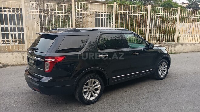 Ford Explorer-3