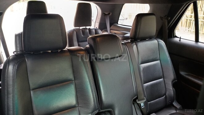 Ford Explorer-12