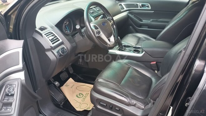 Ford Explorer-13