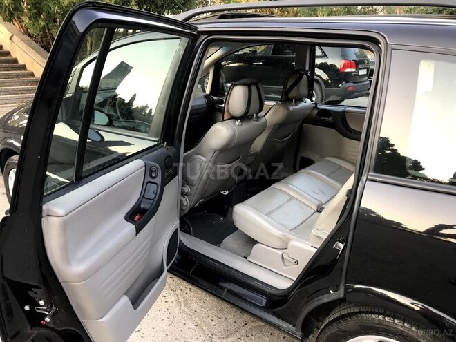 Opel Zafira-13