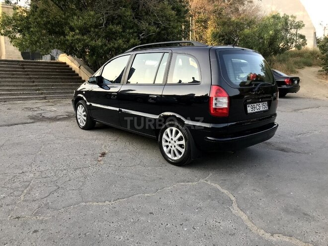 Opel Zafira-18