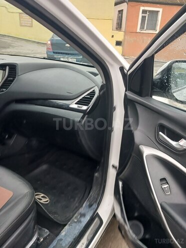 Hyundai Santa Fe-12