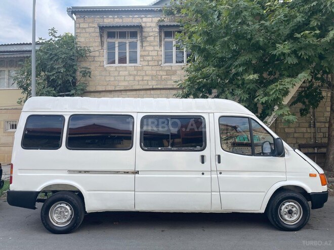 Ford Transit-2