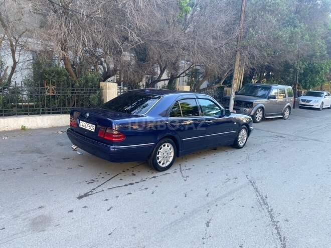 Mercedes E 240-3