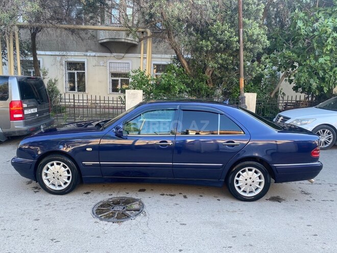 Mercedes E 240-5