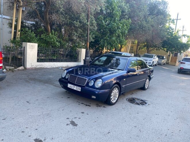 Mercedes E 240-2