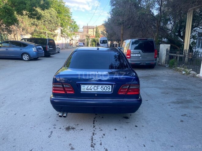 Mercedes E 240-6