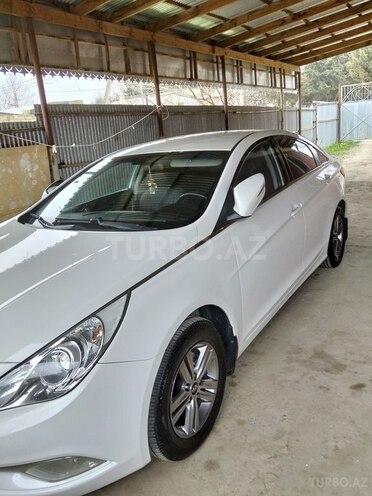 Hyundai Sonata-2
