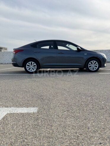 Hyundai Accent-3