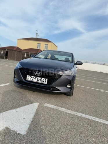 Hyundai Accent-2