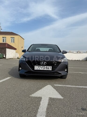 Hyundai Accent-4
