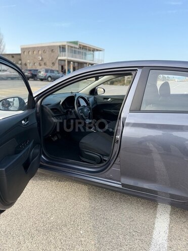 Hyundai Accent-7