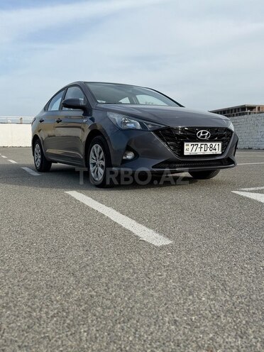 Hyundai Accent-5