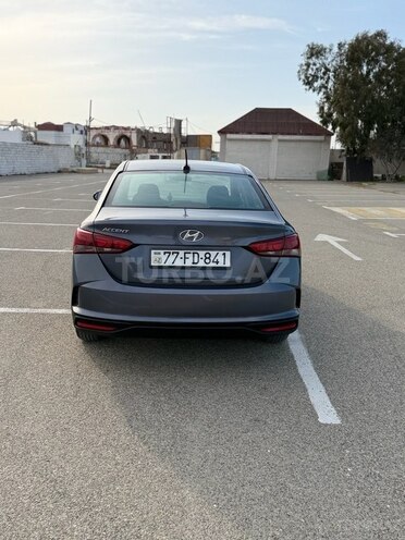 Hyundai Accent-14