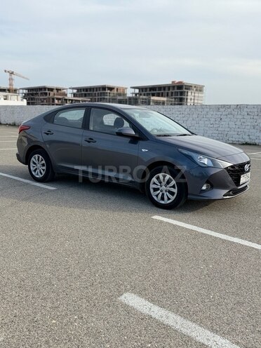 Hyundai Accent-11