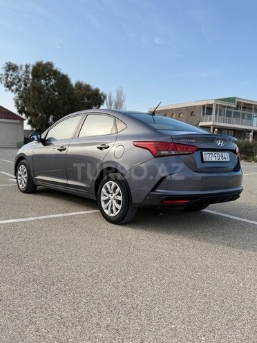 Hyundai Accent-17