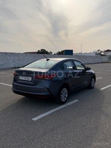 Hyundai Accent-9