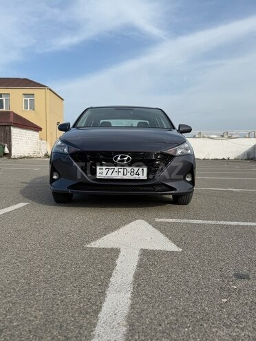 Hyundai Accent-12