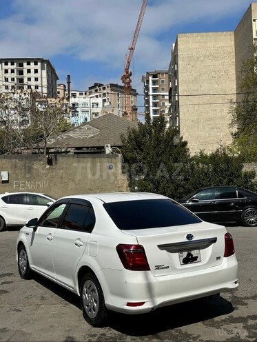 Toyota Corolla Axio-2