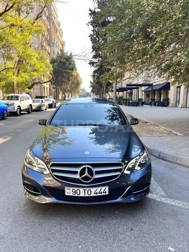 Mercedes E 220-1