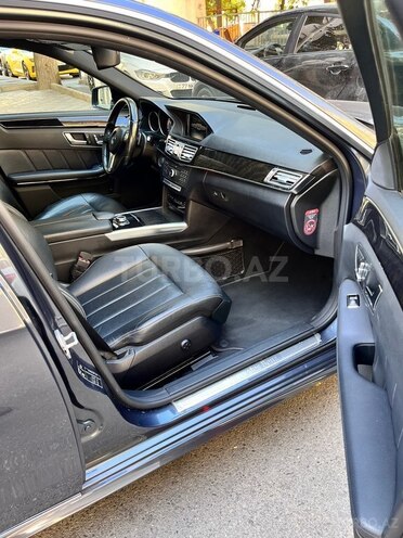 Mercedes E 220-11